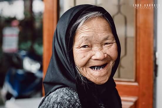 Nụ cười yêu đời của cụ bà thu gom giấy vụn ở Đà Lạt - 9 Tôi lại có thêm một bài học mới, một kỷ niệm mới, đặc biệt có thêm nhiều góc nhìn về những người lao động, trường ảnh mà tôi luôn theo đuổi.