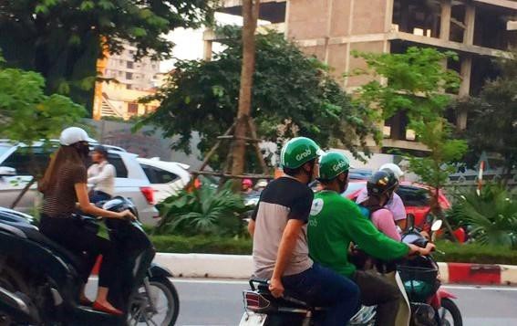 Giáo dục Việt Nam được báo quốc tế đưa tin ra sao trong năm 2017? - 4 Cử nhân đại học làm nghề “xe ôm công nghệ” rất phổ biến ở Việt Nam hiện nay (Ảnh minh họa: Lệ Thu).