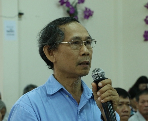 Cử tri Nguyễn Thành Nhôm nêu ý kiến với đoàn ĐBQH Cần Thơ
