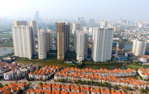 Lo siết dòng vốn, nhà đất ồ ạt tháo hàng - 2
Dự báo thị trường sẽ bị siết nguồn tín dụng trong thời gian tới