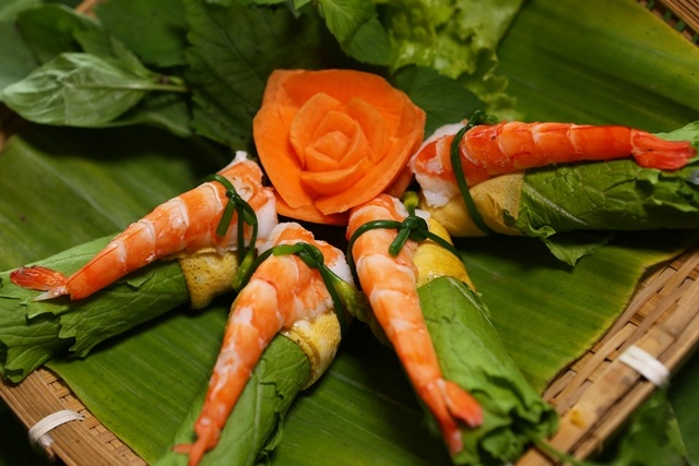 Cuốn tôm cải xanh: tô điểm cho tình yêu thêm hy vọng vào tương lai tươi sáng, đặc biệt là các bạn đang yêu.