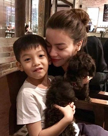 Cường Đô la vẫn xem Hồ Ngọc Hà là gia đình nhỏ, là bạn thân - 2 Những hình ảnh ấm áp của Hồ Hà bên con trai Subeo.