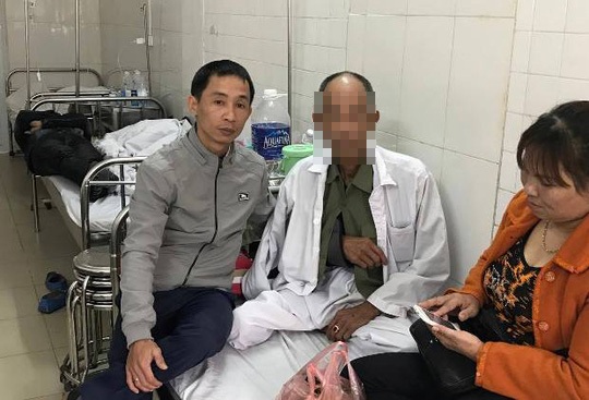 Va chạm giao thông, nhóm thanh niên đánh 1 cựu binh dã man - 4
Phóng viên Báo Người Lao Động gặp ông Vin tại khoa Chấn thương chỉnh hình B1, Bệnh viện quân y 103