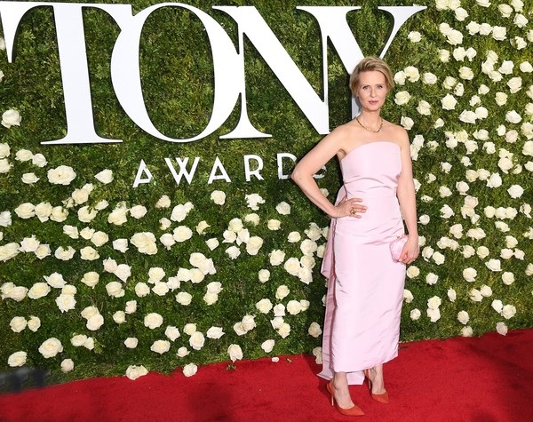 Chrissy Teigen đẹp đôi bên chồng - 14
Ngôi sao phim Sex and the City Cynthia Nixon trẻ đẹp hơn nhiều so với tuổi 51