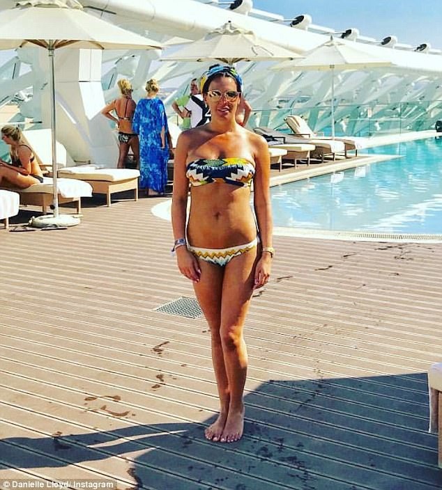 Danielle Lloyd khoe bụng thon sau 2 tháng sinh nở - 3
Người đẹp 34 tuổi vừa trở về sau chuyến đi nghỉ mát tại Dubai