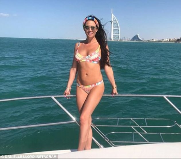 Danielle Lloyd khoe bụng thon sau 2 tháng sinh nở - 6
Danielle Lloyd đã qua 4lần sinh nở nhưng vẫn lấy lại dáng thon rất nhanh