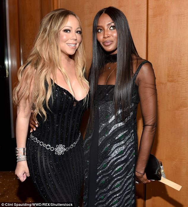 Mariah Carey khoe vòng một căng tròn - 8
Mimi bên siêu mẫu cùng tuổi Naomi Campbell