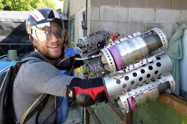 Độc đáo bộ giáp Iron Man ngoài đời thực giúp chủ nhân bay lên khỏi mặt đất - 4 Richard Browning tin rằng phát minh của anh sẽ đóng vai trò quan trọng như cuộc cách mạng smartphone diễn ra vào đầu thập niên 90.