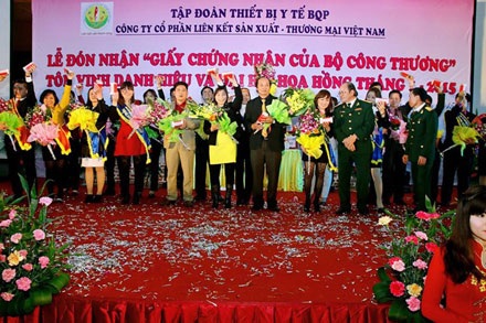 Đại tá rởm cầm đầu Liên Kết Việt lừa đảo hơn 2000 tỉ đồng từ kinh doanh đa cấp - 2 Để mở rộng địa bàn, Liên Kết Việt luôn tung ra những chiêu trò, khuyến mãi hấp dẫn dụ dỗ các nhà đầu tư.