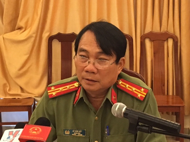 Phá án cướp ngân hàng: Lần đường rút lui của thủ phạm từ camera nhà dân - 2
Đại tá Lê Văn Việt - Giám đốc Công an tỉnh Trà Vinh tại cuộc họp báo.