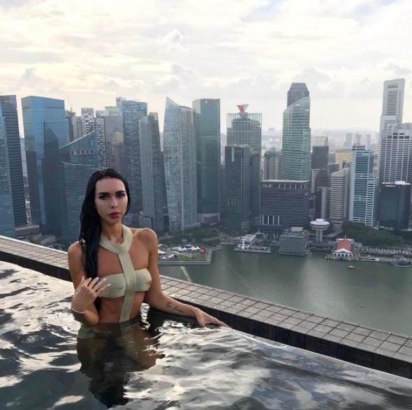 Đám cưới hàng trăm tỷ đồng của đại gia Nga và chân dài nóng bỏng - 11 Chú rể là tỷ phú trong khi cô dâu là người mẫu có thân hình cực kỳ nóng bỏng.