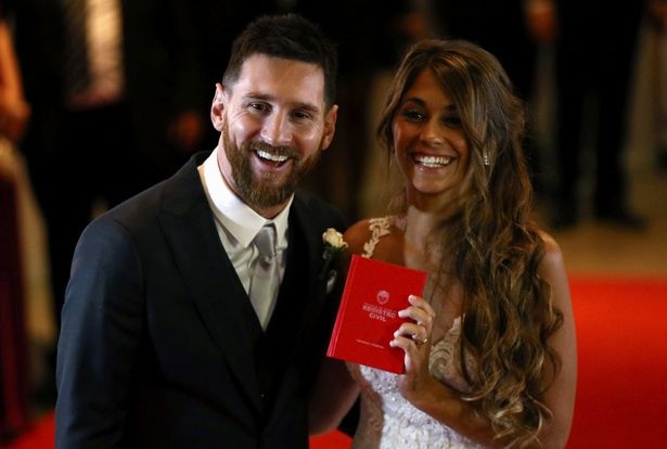Messi ngượng ngùng khóa môi vợ trong đám cưới thế kỷ - 4 Messi ngượng ngùng khóa môi vợ trong đám cưới thế kỷ - 4