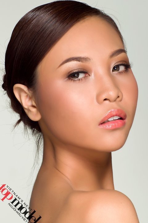 Nhiều người nhận xét Đàm Thu Trang có nét hao hao giống Á hậu Ngọc Oanh.