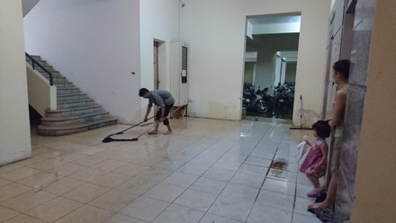 
200 hộ dân sống tại chung cư 4F than khổ vì đủ loại rắc rối từ nhiều năm nay.
