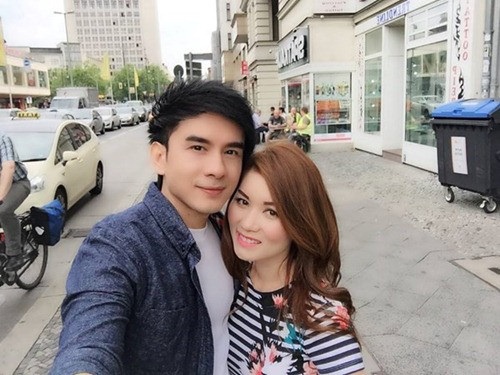 Đan Trường "lên chức" bố ở tuổi U40 - 3 Đan Trường hạnh phúc chia sẻ nhiều ảnh bên vợ trong khoảng thời gian mang thai