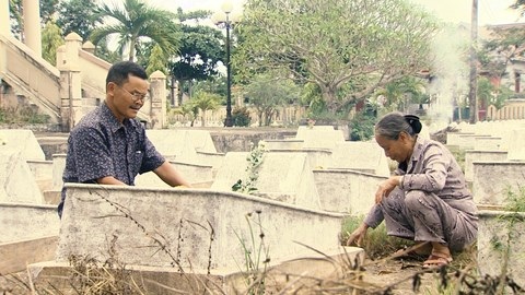 Cầu truyền hình “Dáng đứng Việt Nam”: Khắc khoải những nỗi niềm... - 3 Hình ảnh trong phóng sự về cô y tá Đặng Ngọc Cẩm 43 năm chờ đợi người yêu trở về...