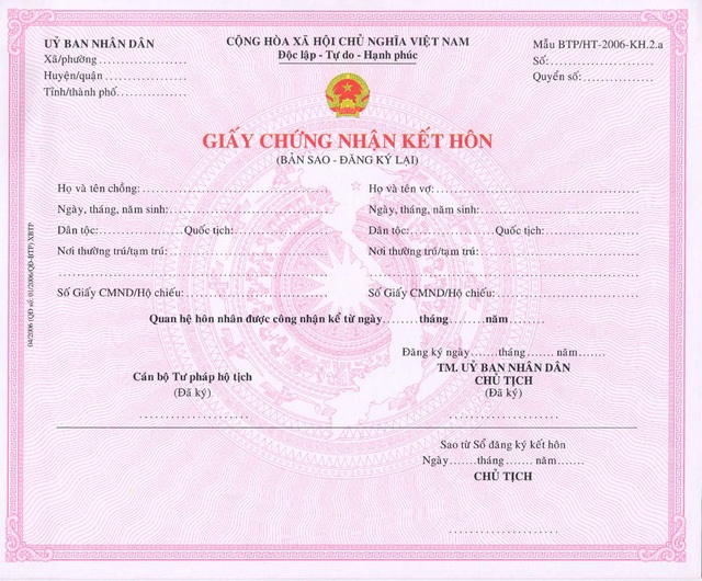 “Phải triển khai gấp” việc bỏ chứng nhận kết hôn khi khai sinh cho con - 2 Chưa thể bỏ ngay thủ tục xuất trình giấy đăng ký kết hôn khi làm khai sinh cho con (Ảnh minh hoạ)