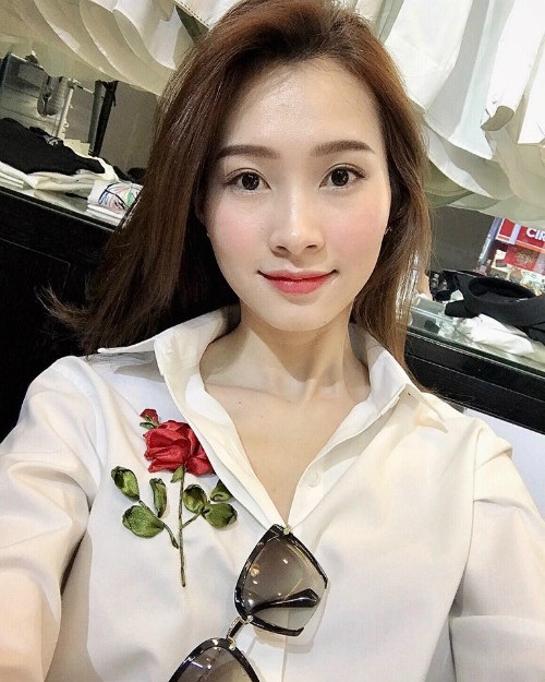 Những Hoa hậu hiếm hoi không “nâng cấp vòng 1”, “đập mặt xây lại” - 6 Làn da trắng sáng của cô cũng là điều mơ ước của rất nhiều cô gái khác.