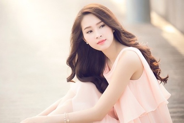 Những Hoa hậu hiếm hoi không “nâng cấp vòng 1”, “đập mặt xây lại” - 2 Nhan sắc trong veo như sương mai của Hoa hậu sinh năm 1991.