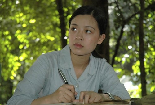 Những nguyên mẫu anh hùng - liệt sĩ “bất tử” trên màn ảnh Việt - 6 Diễn viên, BTV Minh Hương vào vai bác sĩ - liệt sĩ Đặng Thùy Trâm. Ảnh: TL.