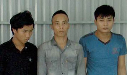 Mâu thuẫn tại quán karaoke, dùng chai bia đánh chết người - 1 3 đối tượng trong nhóm đánh chết người tại quán Karaoke.