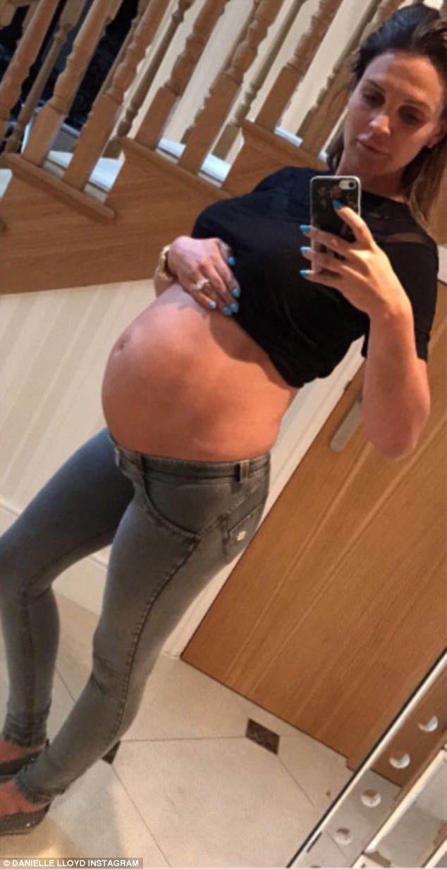 
Người đẹp Anh đã có 3 cậu con trai và rất mong có thêm 1 đứa con gái
