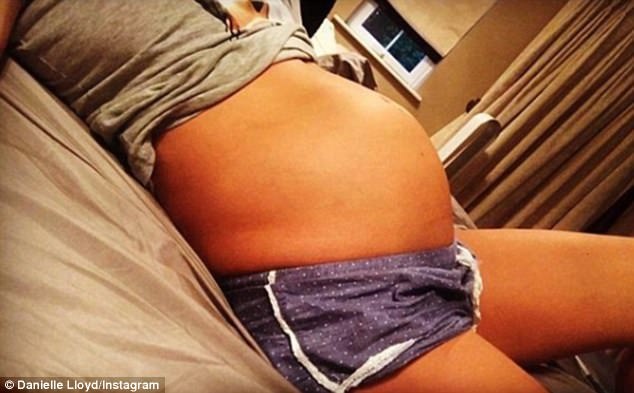 
Hoa hậu xinh đẹp tiết lộ cô sẽ tiếp tục sinh thêm 1 bé trai và lần mang thai này cô khá mệt mỏi, vất vả
