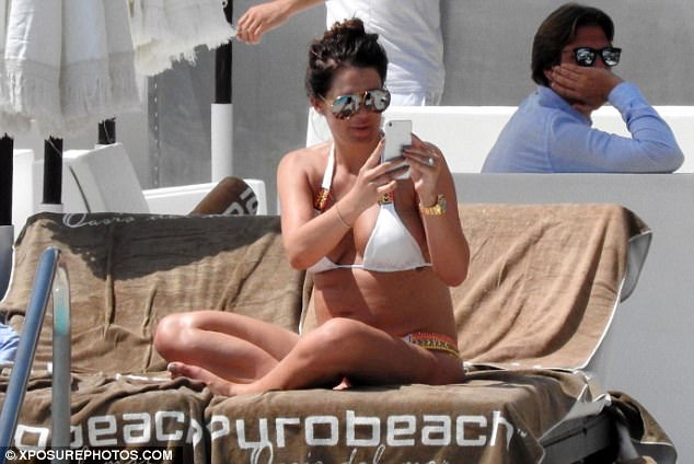 
Trong nhiều cuộc phỏng vấn, Danielle Lloyd không bao giờ che giấu khao khát có 1 công chúa nhỏ
