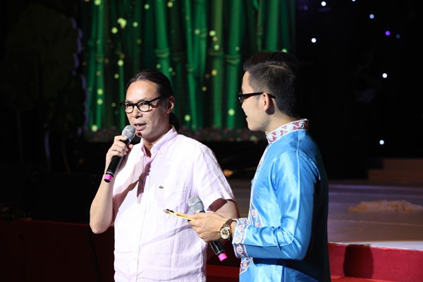 Ca sĩ Đăng Dương, đạo diễn Trần Lực nhớ lại tuổi thơ với “Hoa tháng 5” - 2 Đạo diễn Trần Lực chia sẻ trong đêm nhạc Hoa tháng 5