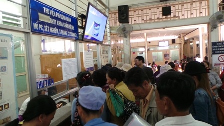 Bệnh viện Ung Bướu lý giải "đã làm đúng quy định" - 3
Bệnh viện cho biết đang chờ kết luận để sớm có thiết bị phục vụ người bệnh