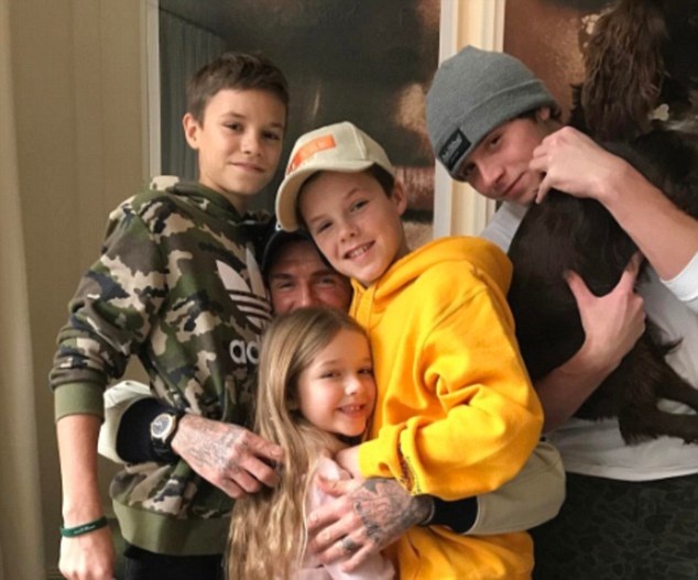 David Beckham - người chồng, người cha tận tụy - 5
David Beckham tự hào vì có bốn đứa con ngoan ngoãn, yêu thương gia đình và vâng lời cha mẹ