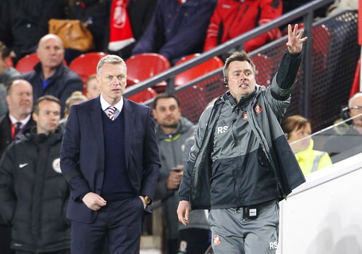 Vòng 35 Premier League: Những cuộc chiến quyết định - 4
David Moyes (trái) đang bất lực trong việc giúp Sunderland trụ hạng