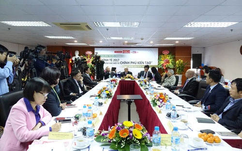 Kinh tế năm 2017: "Càng khó khăn, càng tạo sức ép tăng trưởng" - 1 Các chuyên gia kinh tế cho rằng, nền kinh tế năm 2017 sẽ vẫn tồn tại cả động lực lẫn các lực cản.