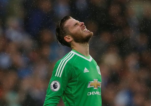 Chấm điểm cầu thủ MU sau trận thua đau trên sân Huddersfield - 1
De Gea thất vọng sau khi bị thủng lưới