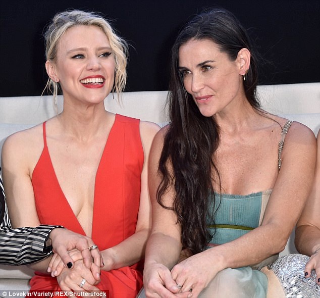 
Dù hơn tuổi đàn em nhưng khi ở bên cạnh họ, Demi Moore vẫn rất tỏa sáng.
