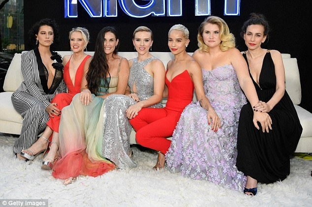 Ngôi sao "Oan hồn" Demi Moore quyến rũ ở tuổi 54 - 10