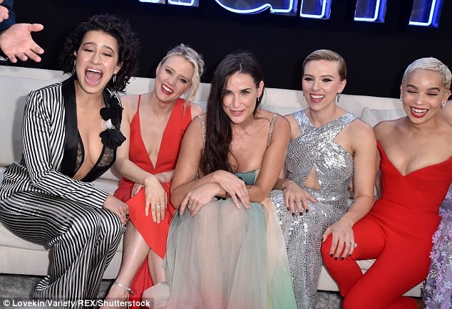 Ngôi sao "Oan hồn" Demi Moore quyến rũ ở tuổi 54 - 9