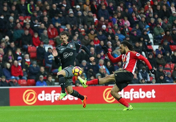 Sunderland - Man City: Chủ nhà lép vế - 2
Denayer (phải) sẽ không được thi đấu vào tối nay do anh là cầu thủ được Man City cho Sunderland mượn