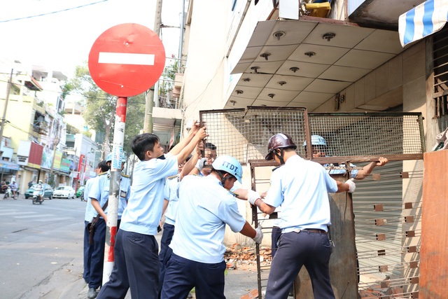 "Không có chuyện TPHCM dẹp vỉa hè để thu phí" - 1 Vấn đề lập lại trật tự lòng lề đường tiếp tục làm nóng nghị trường