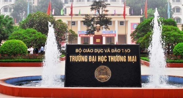 Trường ĐH Thương Mại tặng học bổng 15 triệu đồng/suất cho tất cả sinh viên 3 huyện vùng lũ - 1 Trường ĐH Thương Mại tặng học bổng 15 triệu đồng/suất cho tất cả sinh viên 3 huyện vùng lũ - 1