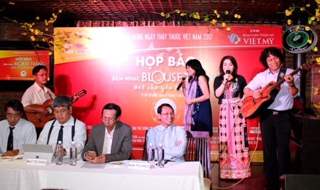 Bác sĩ đi hát, xin cơm cho bệnh nhân nghèo - 1 Những bác sĩ giàu lòng yêu nghề hết lòng vì người bệnh sẽ hát để xin cơm cho bệnh nhân nghèo