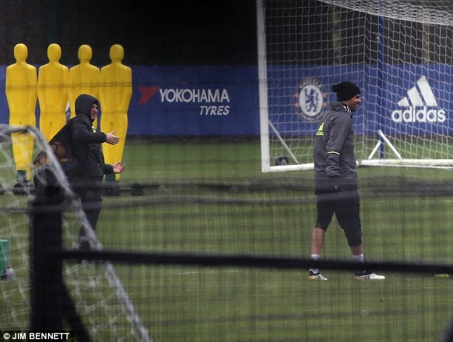 Hết “nổi loạn”, Diego Costa đội mưa tập luyện một mình - 4 Hết “nổi loạn”, Diego Costa đội mưa tập luyện một mình - 4