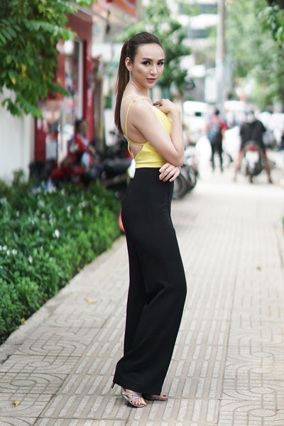 Á quân The Face ngọt lịm sắc hồng pastel, hoa hậu Ngọc Diễm nóng “bỏng mắt” - 4 Hoa hậu Ngọc Diễm quyến rũ hơn sau khi sinh con.