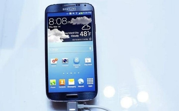 Điểm danh 20 chiếc điện thoại di động bán chạy nhất lịch sử - 7 Sau thành công của Galaxy SIII, Samsung “thừa thắng xông lên” với phiên bản kế tiếp Galaxy S4. Sản phẩm đã trở thành một trong những smartphone có tốc độ tiêu thụ nhanh nhất của Samsung và tổng cộng 80 triệu thiết bị đã được bán ra.