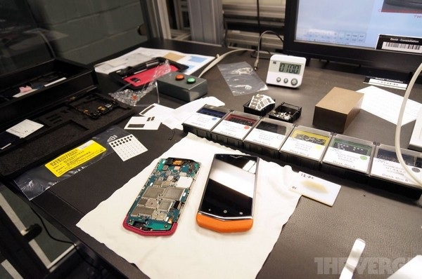 Một chiếc smartphone Vertu đang vào giai đoạn hoàn tất