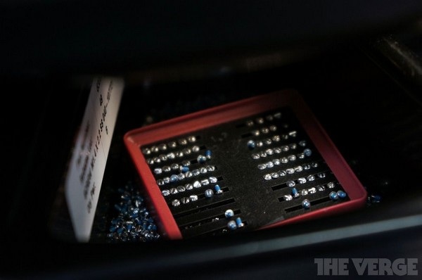 Các ốc vít với kích cỡ khác nhau sử dụng cho quá trình lắp ráp sản phẩm.