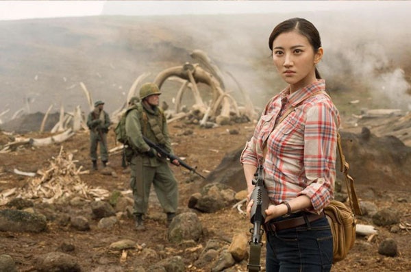 Sao Việt “bẽ bàng” vì... đóng phim Hollywood - 1 Nữ diễn viên Trung Quốc xinh đẹp Cảnh Điềm khiến khán giả thất vọng vì vai diễn quá mờ nhạt trong phim Kong: Đảo đầu lâu.