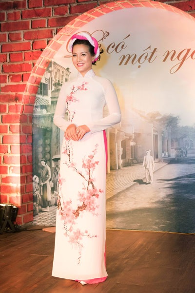 Hoa hậu Thu Thủy duyên dáng trình diễn thời trang - 8 Người đẹp, diễn viên Hoàng Xuân.