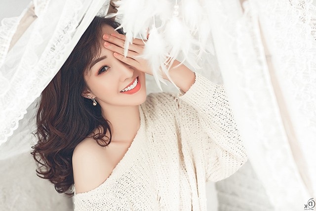Thiếu nữ Hà thành đón mùa Giáng sinh ngọt ngào, ấm áp - 3 Mới đây, nữ diễn viên trẻ nhận được nhiều lời khen với bộ ảnh mới mang không khí Giáng sinh.
