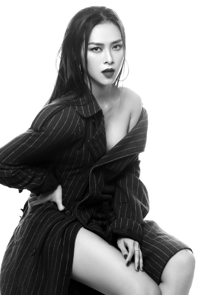Đường tình lận đận của 3 hot girl đời đầu Sài Thành - 15 Thời gian qua là lúc Diệp Bảo Ngọc học được cho mình những thứ đắt giá nhất để tự tin vào tương lai rộng mở ở phía trước, có con trai và gia đình yên ấm luôn song hành bên cạnh.